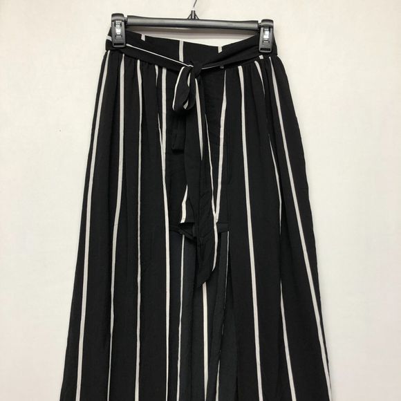 NWT Haute Monde Women Shorts with Skirt Size Small Stripes B237 -12 - Picture 9 of 16